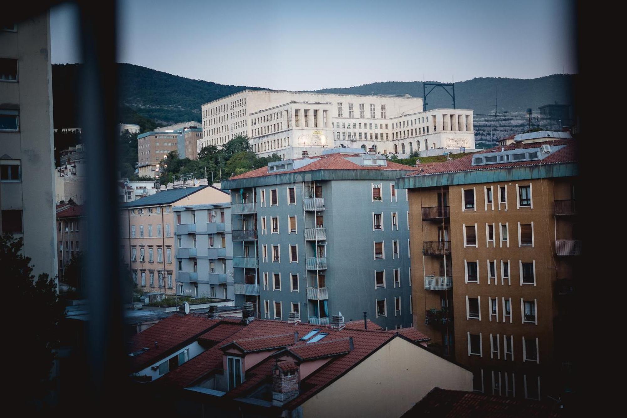 5Min Stazione Centrale Appartamento Con Terrazza Триест Экстерьер фото